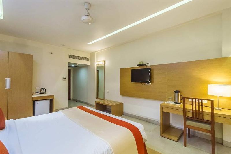 Hotel Mb International Palace Side Mysuru Zewnętrze zdjęcie