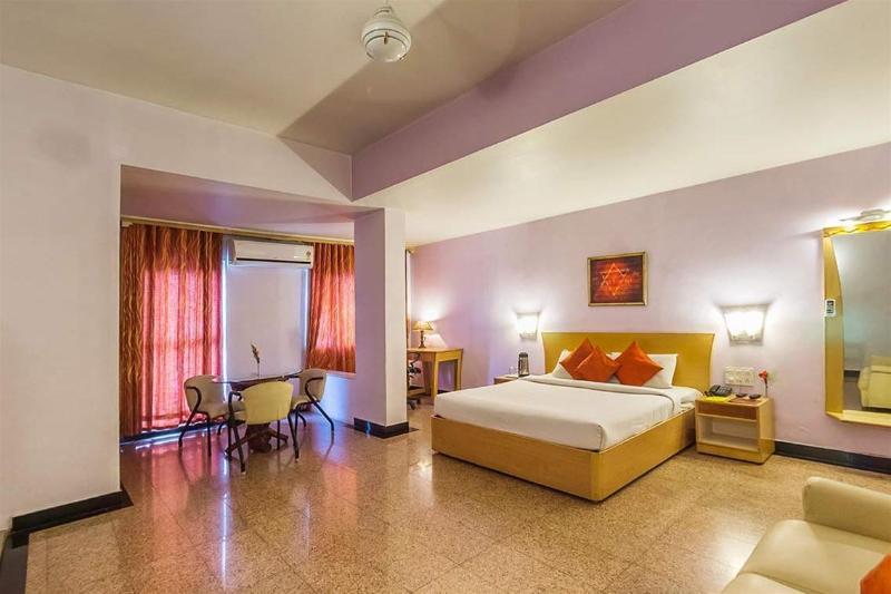 Hotel Mb International Palace Side Mysuru Zewnętrze zdjęcie