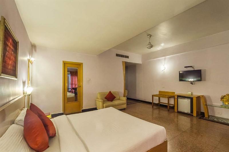 Hotel Mb International Palace Side Mysuru Zewnętrze zdjęcie