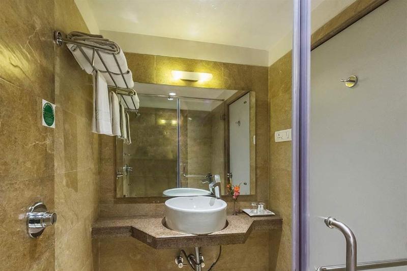 Hotel Mb International Palace Side Mysuru Zewnętrze zdjęcie