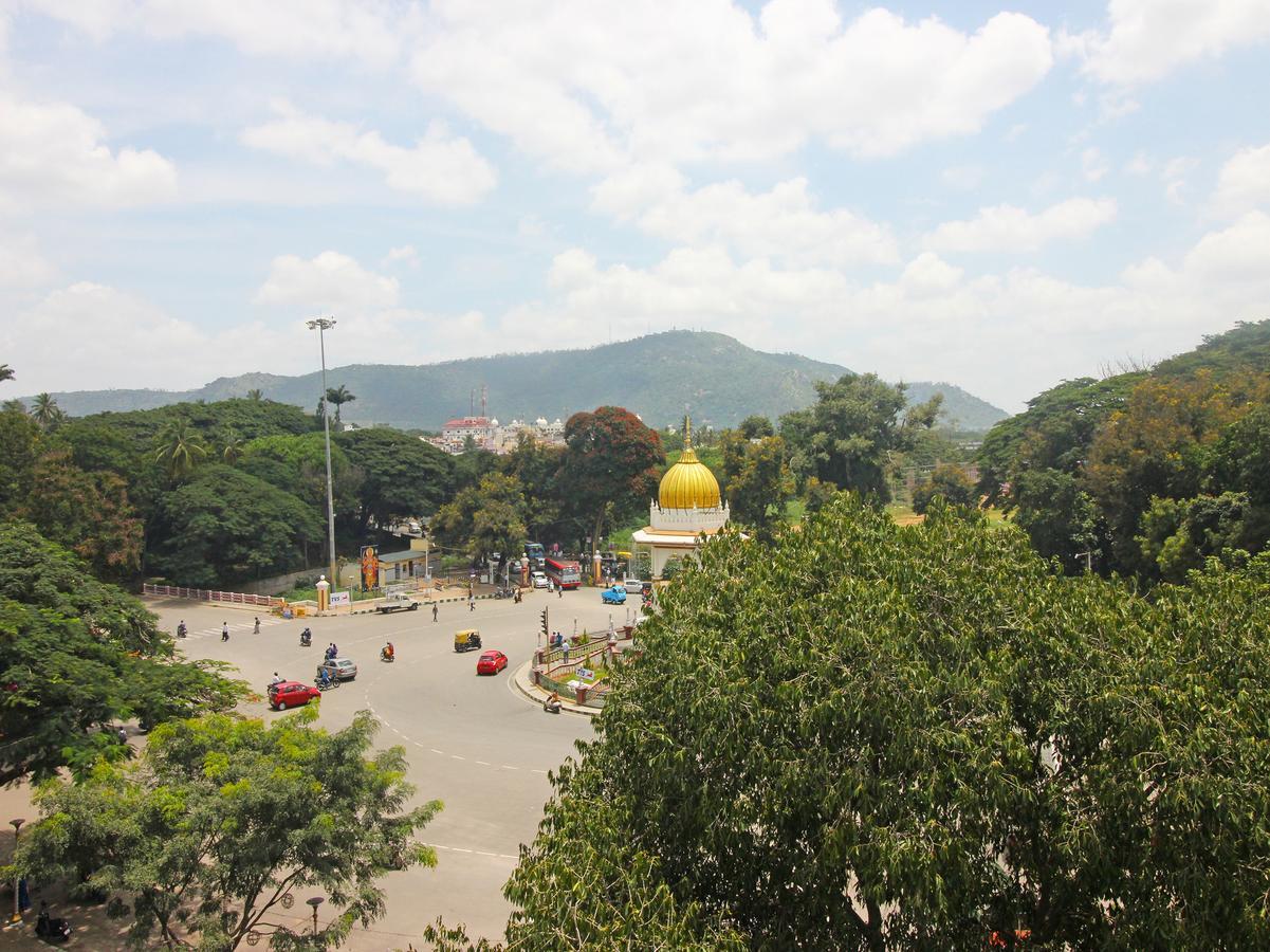 Hotel Mb International Palace Side Mysuru Zewnętrze zdjęcie