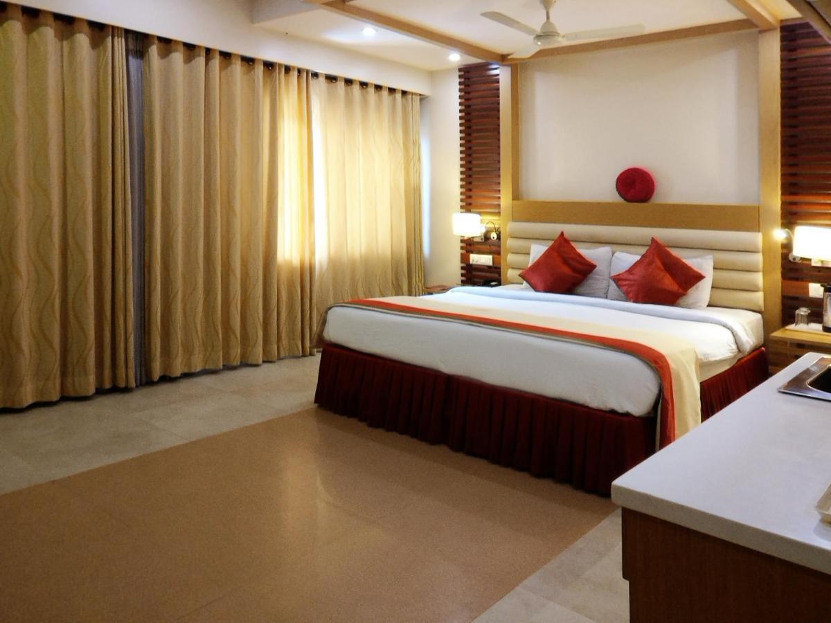 Hotel Mb International Palace Side Mysuru Zewnętrze zdjęcie