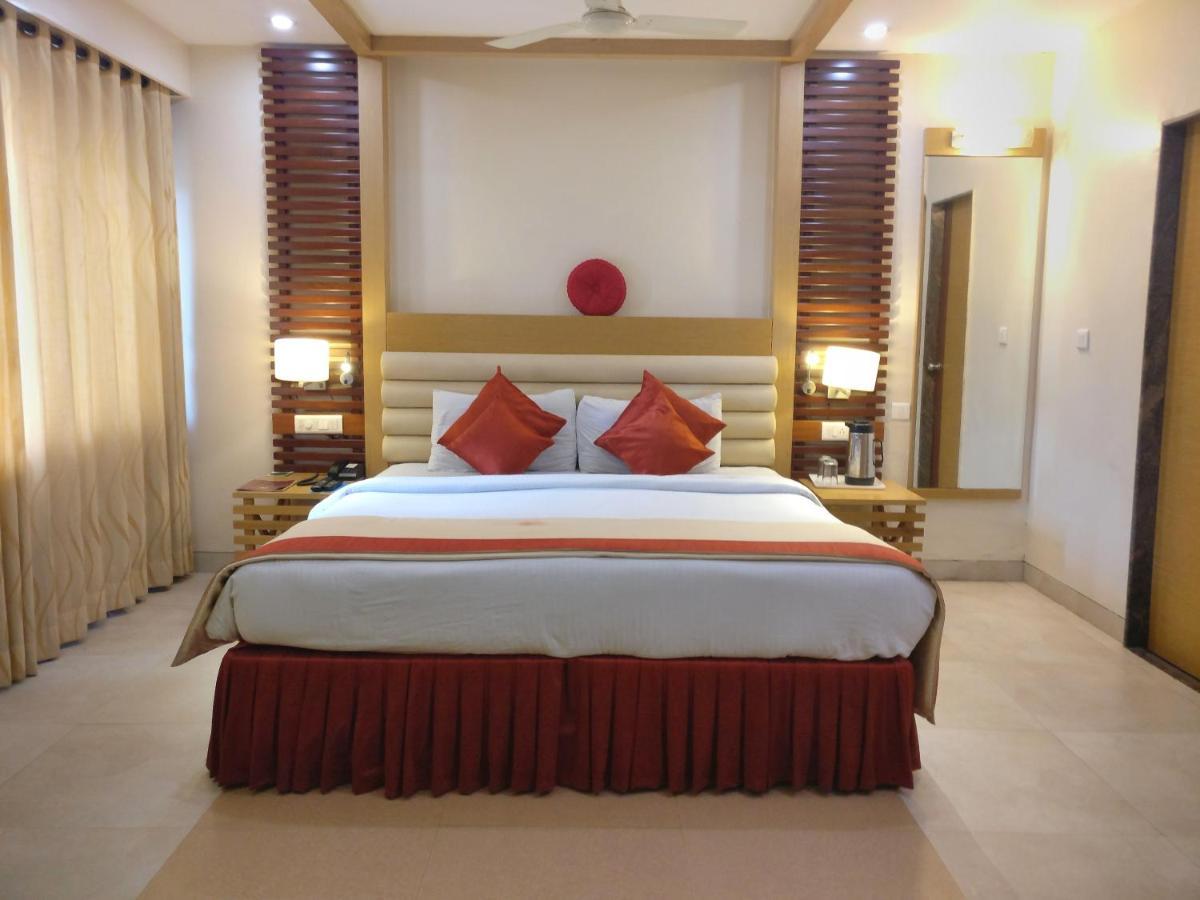 Hotel Mb International Palace Side Mysuru Zewnętrze zdjęcie