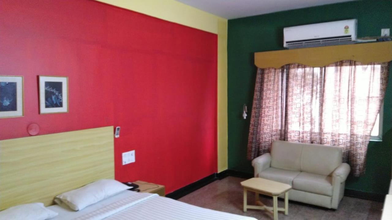 Hotel Mb International Palace Side Mysuru Zewnętrze zdjęcie